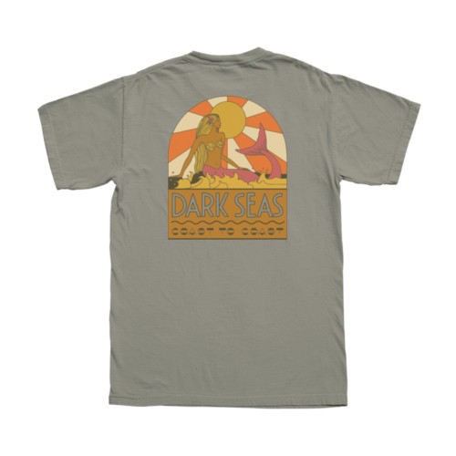 DARK SEAS COAST TO COAST PIGM TEE SANDSTONE